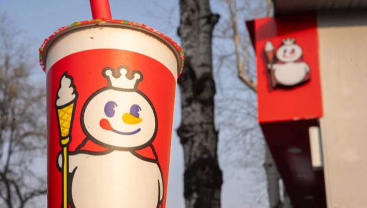 中國最大珍珠奶茶連鎖店蜜雪集團，首日掛牌股價飆逾4成（擷取CNBC）