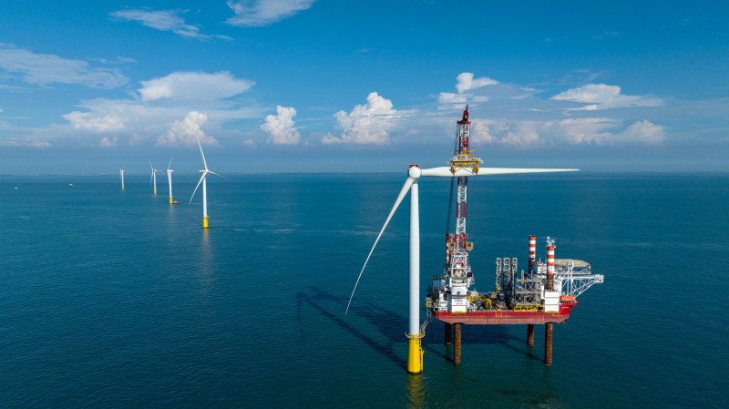 雲林離岸風場去年完成80座風機工程，今年2月正式併網發電，預計6月正式商轉。 （圖由雲林離岸風場提供）