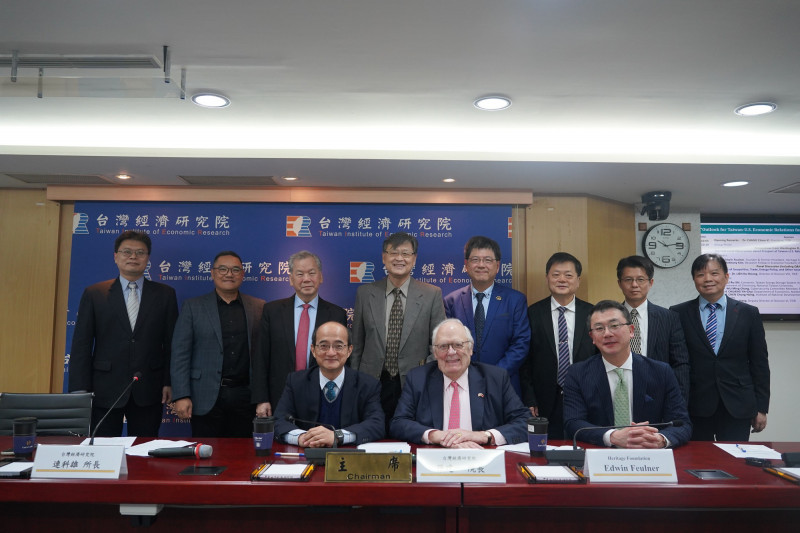 台經院舉辦研討會，邀請美國知名智庫傳統基金會創辦人佛納與談。（台經院提供）