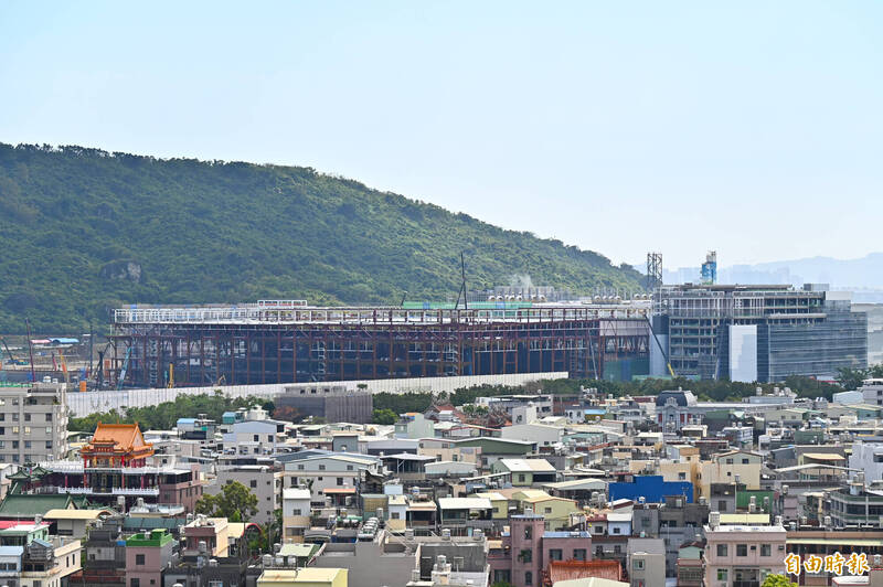 高雄台積電楠梓P2廠搭建施工中。（記者李惠洲攝）