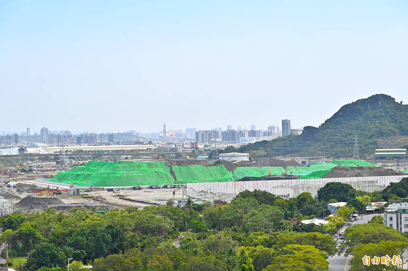 高雄台積電楠梓P4、P5廠整地。（記者李惠洲攝）