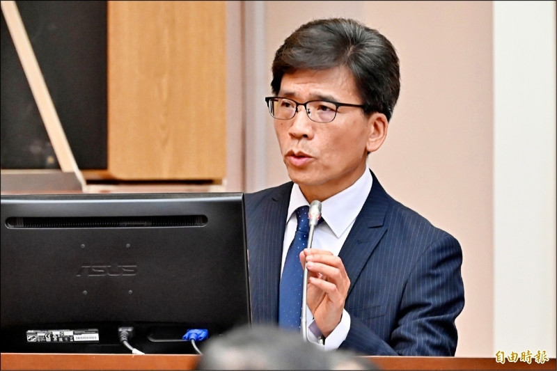 金管會主委彭金隆今天出席立院財委會，接受立委的質詢（資料照／記者王孟倫攝）