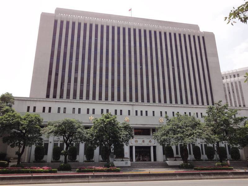 中央銀行今日公布第一季理監事會議的紀錄，央行去年祭出第七波房市信用管制措施搭配銀行自主總量管理以來，房貸利率走升、房市成交量大幅下滑。（資料照）