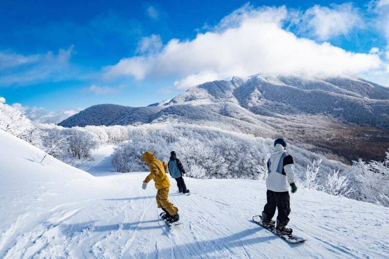 仙台磐梯山溫泉飯店滑雪場地形多樣，滿足不同程度滑雪需求（圖／星宇航空）