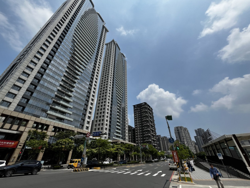房貸緊縮、央行信用管制，再加上4月美國關稅議題引發的股災衝擊，全數都是利空消息，也直接讓房市買氣陷入冰凍期。 （記者徐義平攝）