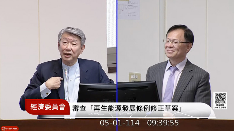 立委張啓楷預期5月17日核三廠2號機除役後，電價會變貴，郭智輝拿烏紗帽對賭，「5月18日看電價有沒有漲，如果5月18日那一天電價有漲，我下台」。（圖取自國會頻道）