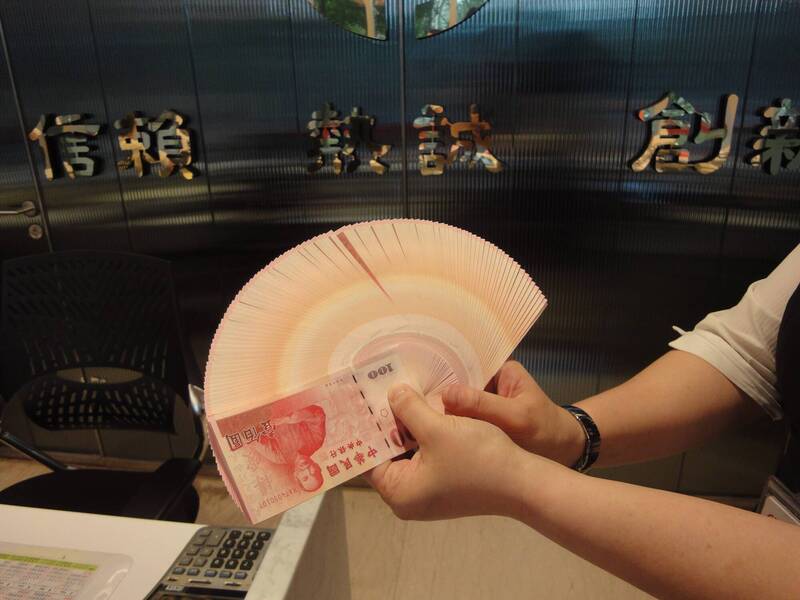 支票帳戶應存多少現金？專家建議，存入1個月的開支，再加上一點緩衝以確保安心。（資料照）