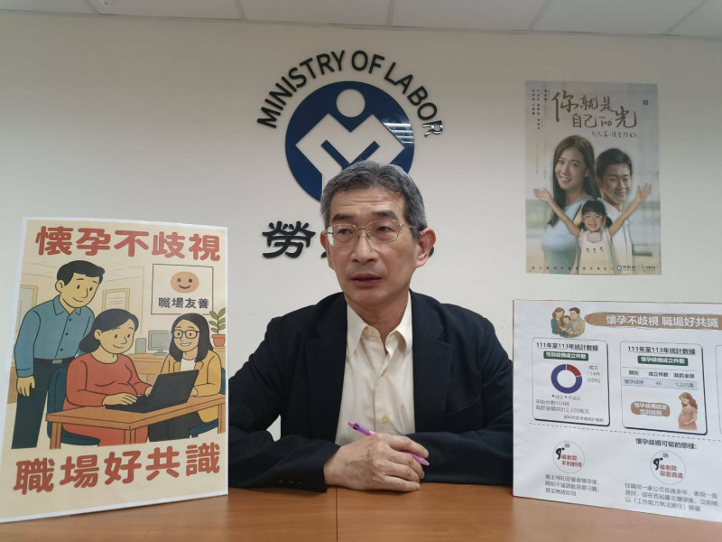勞動部勞動條件及就業平等司司長黃維琛提醒，求職面試時，雇主詢問的問題，應著重於工作需求及工作能力，「性別」「性傾向」等問題應該避免。（記者李靚慧攝）