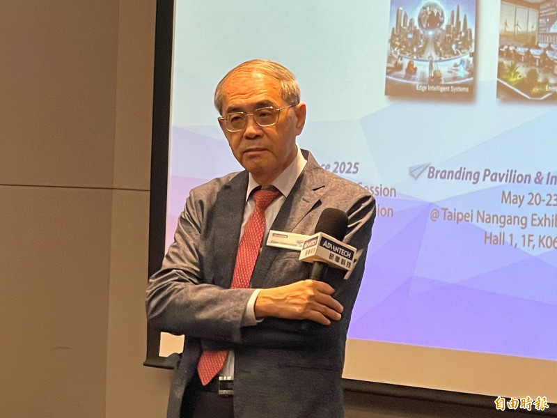 董事長劉克振今日在旗下林口智能園區指出，關於近日新台幣升值3%至5%的幅度，由於尚在可忍受的範圍之內，公司將自行吸收差價。（記者方韋傑攝）