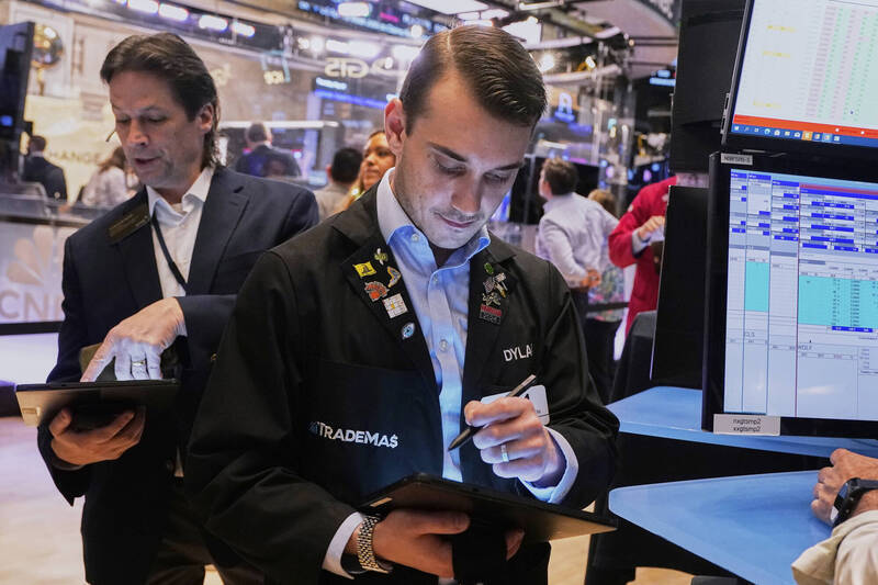 根據S3 Partners LLC的數據，空頭投資者從這些機構的押注中已經獲得了17億美元的帳面收益。（美聯社）