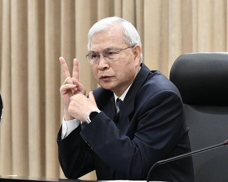 新台幣兩日暴力升值，中央銀行總裁楊金龍今日親上火線說明。（記者塗建榮攝）