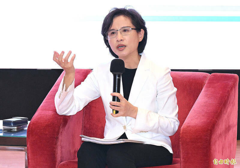行政院副院長鄭麗君原規劃將再度率團出席SelectUSA，後改由行政院秘書長龔明鑫率團，而鄭麗君與龔明鑫8日也與赴美投資的重點台廠餐敘溝通。（資料照）