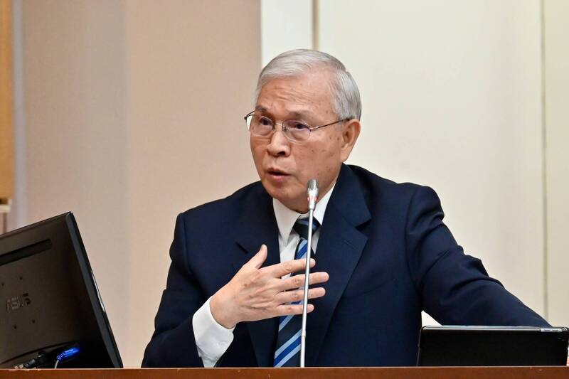 有論者質疑政府受到美方壓力，央行配合賴政府行動，喪失獨立性。央行強調，央行獨立行使職權，歷來府院均予以尊重。圖為央行總裁楊金龍。（資料照）