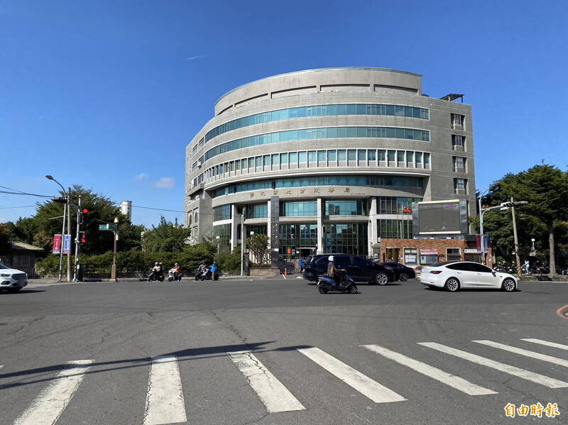 彰化地方稅務局提醒民眾，5月應繳納房屋稅，務必在今年期限內6月2日最後一天前繳納，以免逾期被加徵滯納金。（記者張聰秋攝）