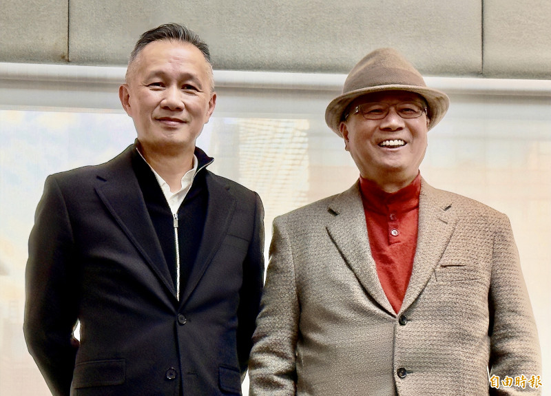 緯創董事長林憲銘（右起）4月增持530張自家股票，總經理林建勳設質700張。（資料照）