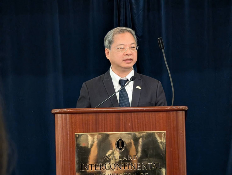 行政院秘書長龔明鑫於美東時間 5月13日晚間結束在華府出席「選擇美國（SelectUSA）投資高峰會」行程，龔明鑫表示，多家台商已宣布對美新投資計劃。 （行政院提供）