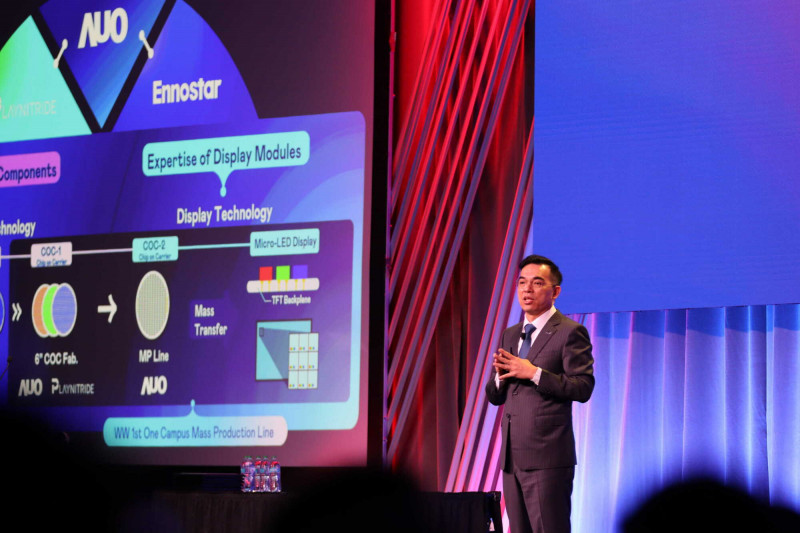 2025 SID顯示周登場，友達執行長暨總經理柯富仁博士以「Redefining Displays: Inspiring New Possibilities」發表主題演說（友達提供）