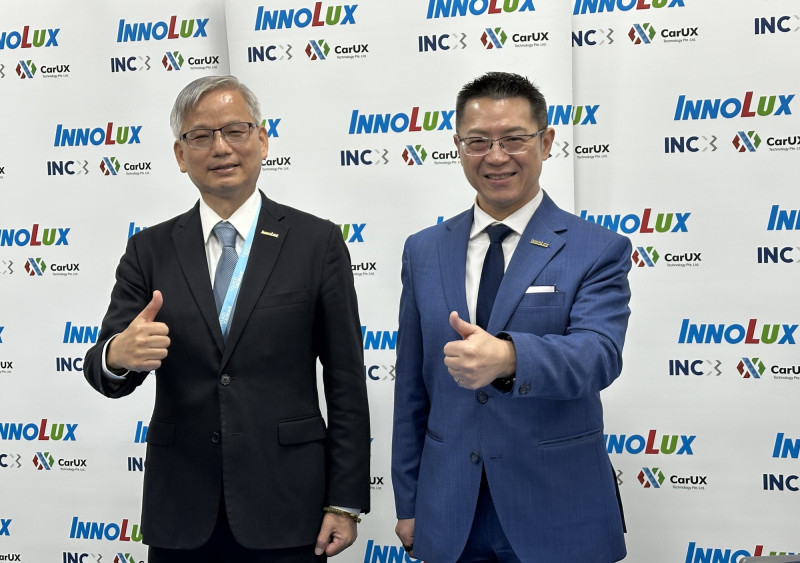 群創高層人事異動！楊弘文接任總經理、楊柱祥（左）專任睿生董事長（記者陳梅英攝）