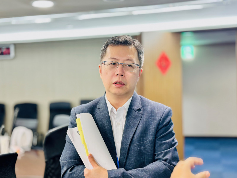 保險局副局長蔡火炎表示，明台產險內部人員製作報表時，發現賠款數字異常，進而查出，賠款準備金有低估狀況。（記者王孟倫攝）