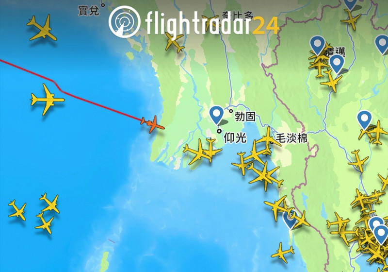 全球航班即時追蹤網站「Fiightradar24」顯示，黃仁勳搭乘的灣流噴射機已經進入緬甸領空。（圖取自Fiightradar24）