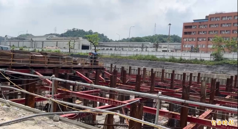 基隆市第一處光明安居社宅正在興建中。（記者盧賢秀攝）