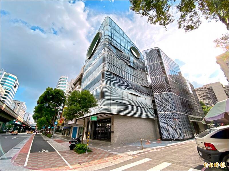 王文洋買進的宏仁集團總部位於台北市復興北路，包括前、後兩棟建物。（資料照）