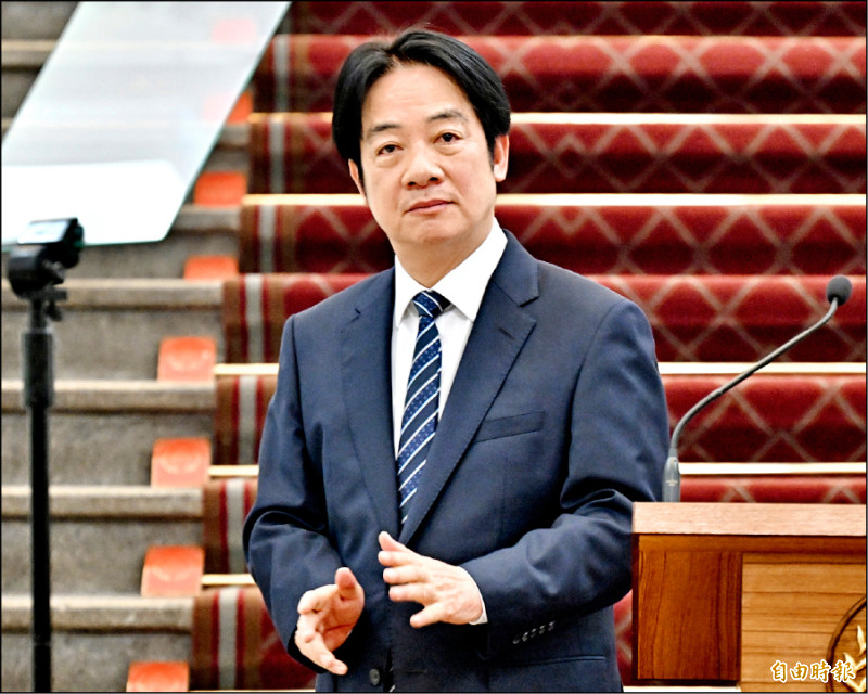總統賴清德昨發表執政週年談話指出，台灣的經濟體質必須調整，兼顧出口與內需，政府將成立主權基金，推升經濟發展動能，打造國家級投資平台。（記者塗建榮攝）
