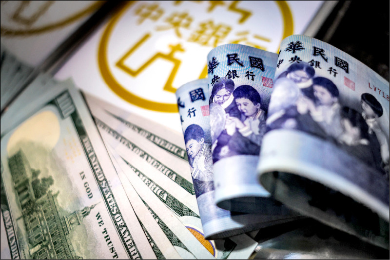 央行認為「不宜直接無償撥用外匯存底予主權基金管理機構」。（中央社資料照）