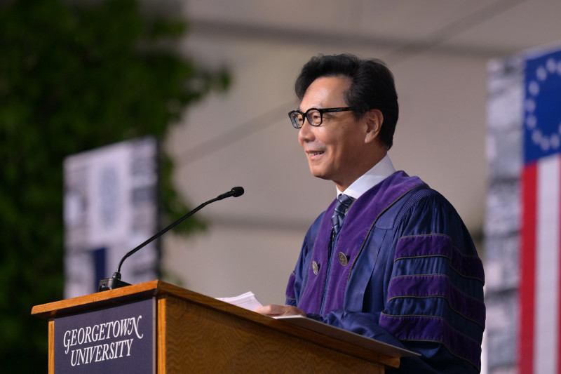 富邦集團董事長蔡明忠榮獲美國喬治城大學（Georgetown University）頒發名譽法學博士學位。（圖由富邦金控提供）