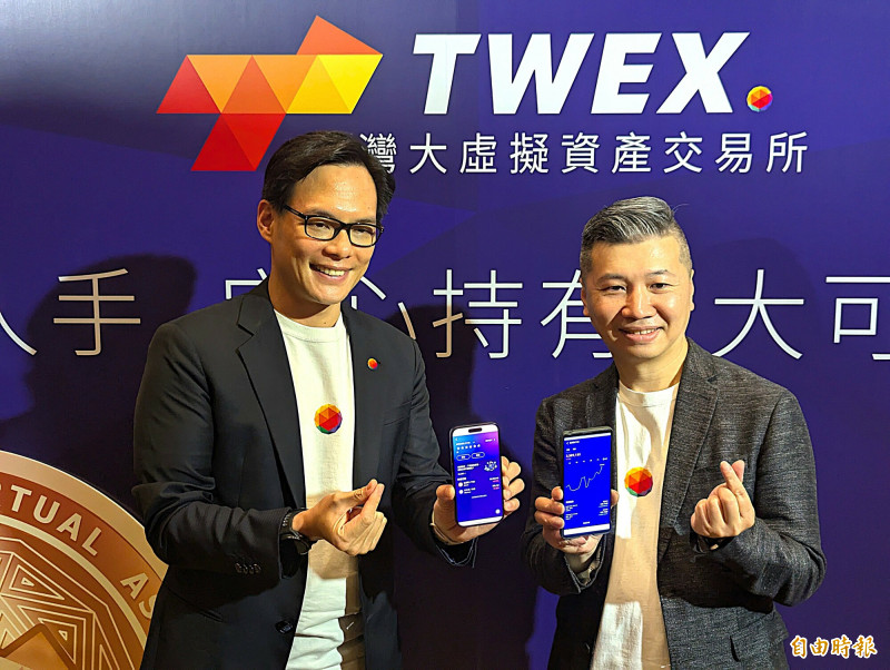 台灣大哥大旗下全資子公司富昇數位今天（22日）宣布，旗下台灣大虛擬資產交易所（TWEX）正式上線。左起為富昇數位董事長林之晨、富昇數位總經理韓昆舉。（記者吳亮儀攝）