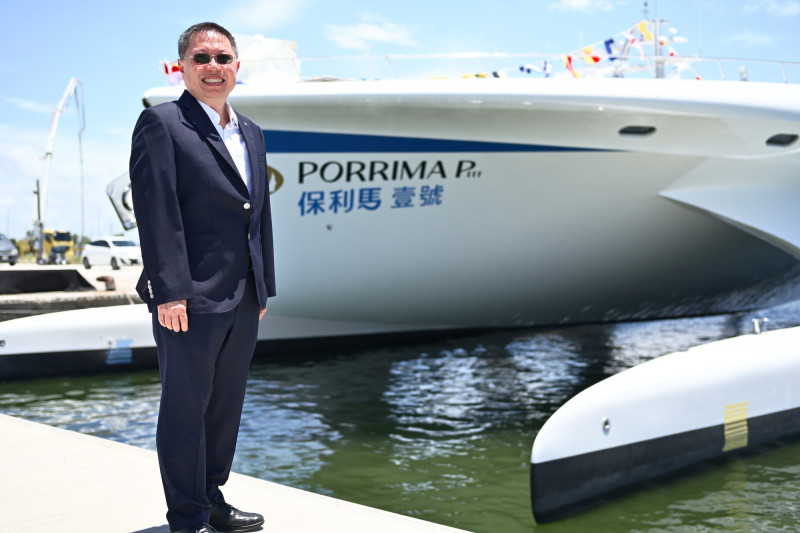 虹彩光電今日宣布攜手保利馬公司（Porrima Inc.），將旗下27.6吋全彩電子紙顯示器導入其零碳排未來船「Porrima P111」，（虹彩光電提供）