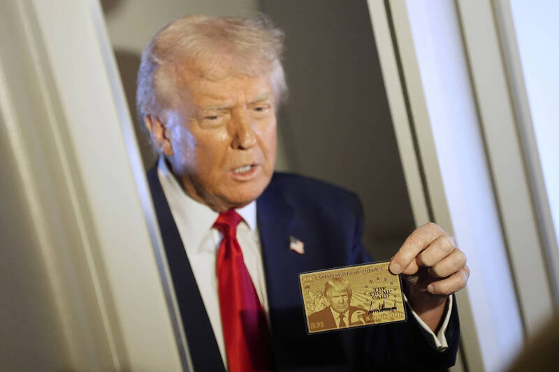 美國總統川普2月提出「金卡簽證」（Gold Card Visa）計畫。（美聯社資料照）