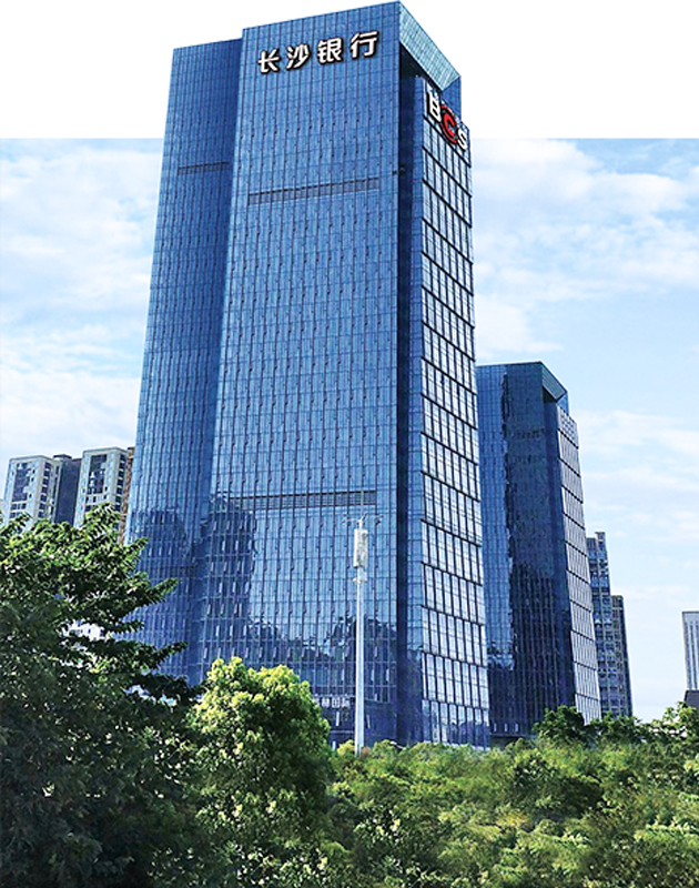 去年近8成中國上市銀行高層主管遭降薪，以長沙銀行降幅82.4%最高。（翻攝長沙銀行官網）
