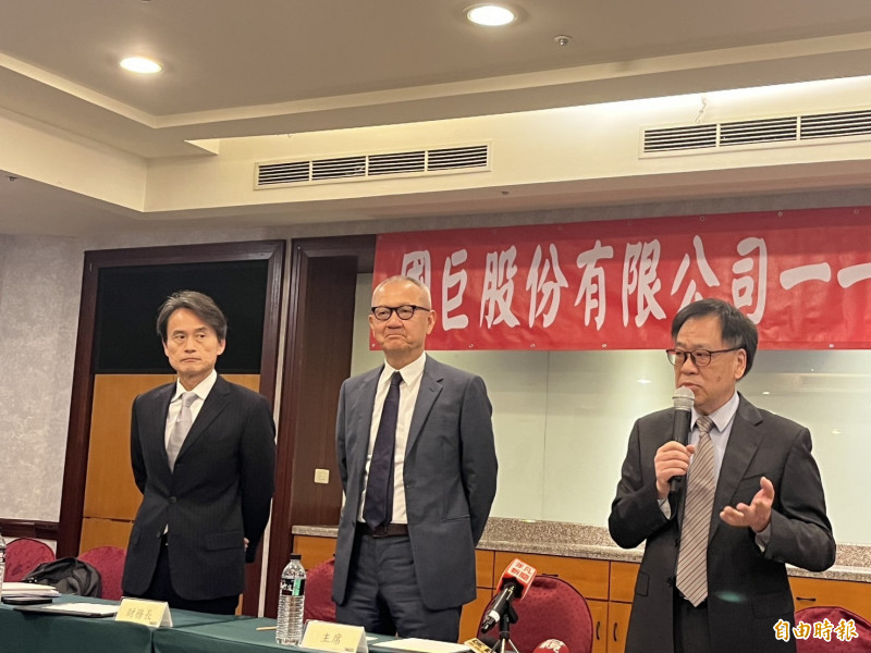 併購芝浦電子，國巨董座陳泰銘表示，期待獲得台日社會祝福。（記者張慧雯攝）