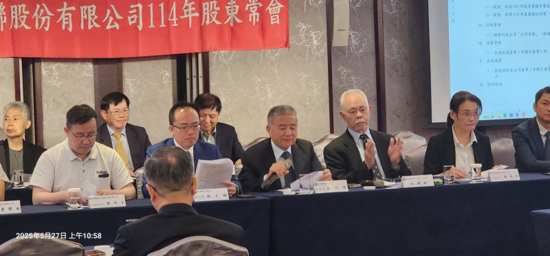 鋼聯今日舉行股東會，總經理林才翔（左二）接任董事長職務，未來朝四大方向拓展新藍海。（業者提供）