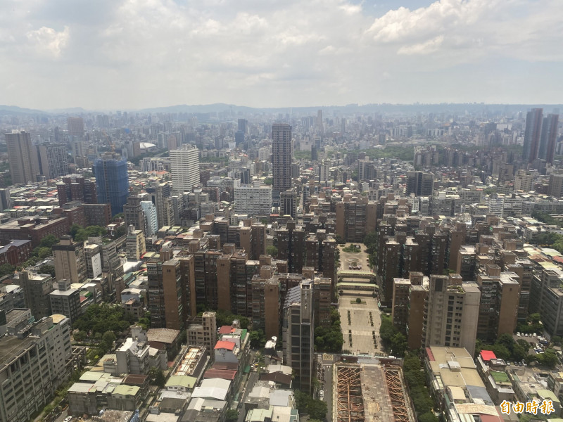 雙北市有6萬件房屋稅單出錯，財政部表示，溢繳稅款將儘速退稅。（記者鄭琪芳攝）