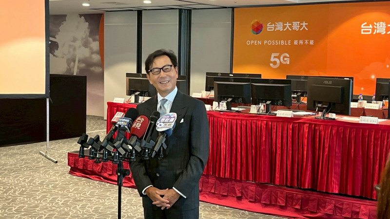 台灣大今日舉行股東會，董事長蔡明忠說，股價、獲利，應該是兩個都要。（台灣大提供）