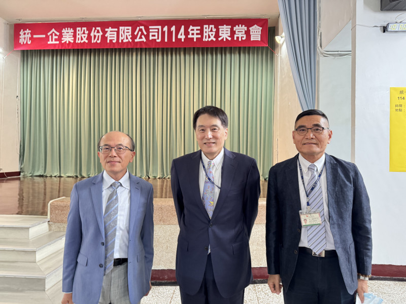統一企業董事長羅智先（中）表示，全球景氣不好，主要原物料還是不斷上漲。（記者楊雅民攝）