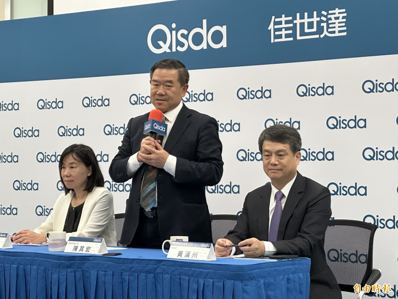 佳世達董事長陳其宏（中）看今年營運將逐季成長。（記者陳梅英攝）