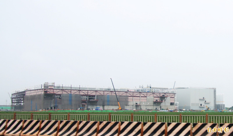 嘉義縣長翁章梁施政報告指出，台積電嘉義廠預計第三季裝機。（記者林宜樟攝）