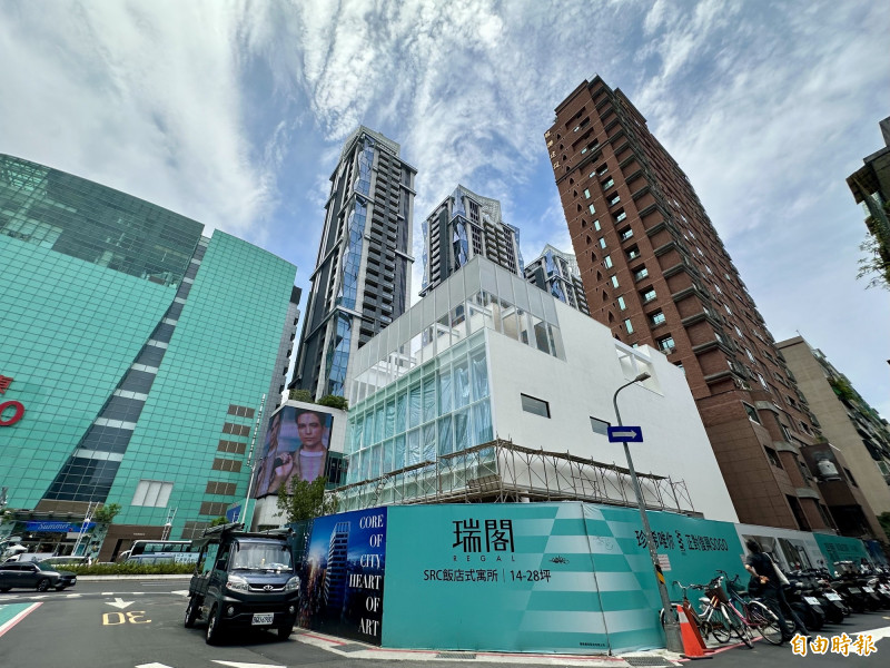 銀行房貸仍嚴控房地產放款水位，緊接著又碰到川普的關稅政策下，也影響4至5月整體股市波動、房市買氣。（記者徐義平攝）
