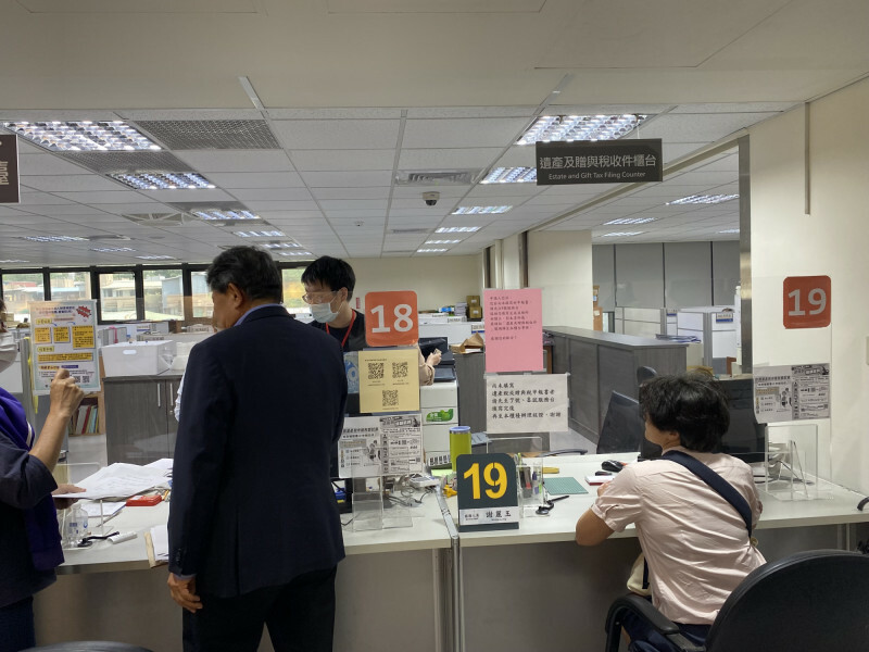 高雄國稅局表示，依離婚協議或法院判決給付他方財產或贍養費，免課贈與稅。（記者鄭琪芳攝）