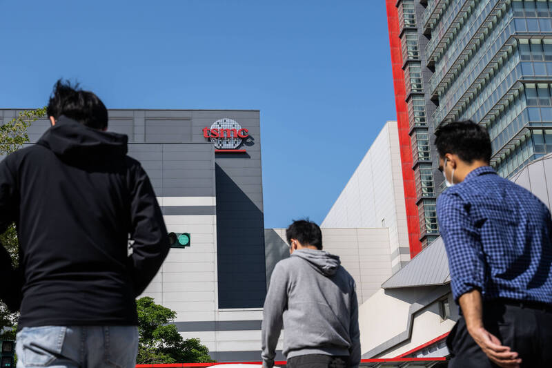 E-2是由特定公司幫助員工申請，只要投資人的公司持續運作就可以續簽延長，但員工也不能任意跳槽，隨便進入美國就業市場。（彭博資料照）