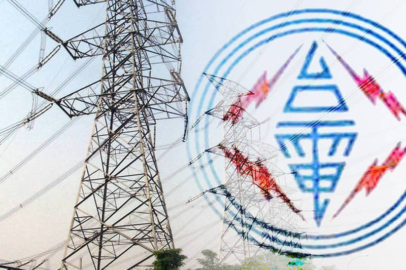 台中市長盧秀燕今質疑中火有5部機組沒有許可證卻違法發電。對此，台電強調，所有機組依法使用，依空污法在許可處分審查期間操作。（資料照，本報合成）