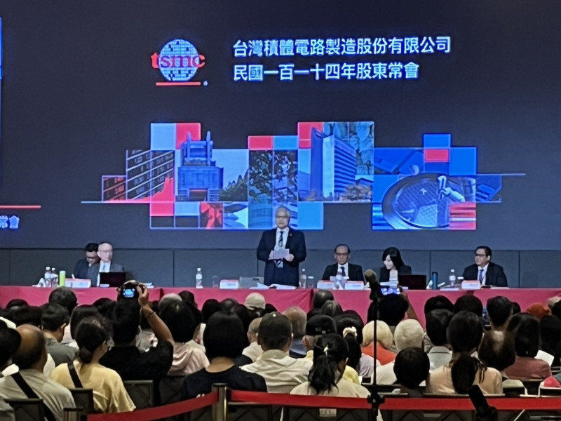 針對小股東問匯率與關稅，魏哲家暗示漲價：賣我們應該有的價值（記者洪友芳攝）