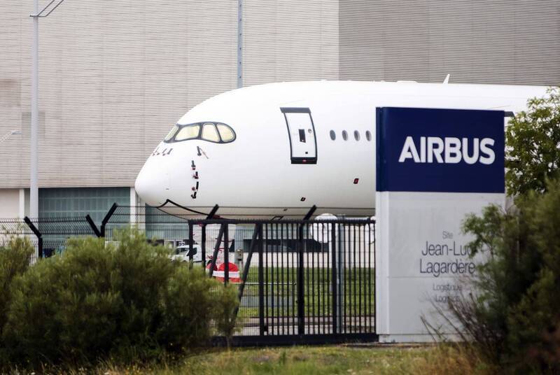 歐洲最大的飛機製造商「空中巴士（Airbus，空巴）」傳今年5月交付了約51架飛機，較去年同期下降4%。（示意圖，彭博）