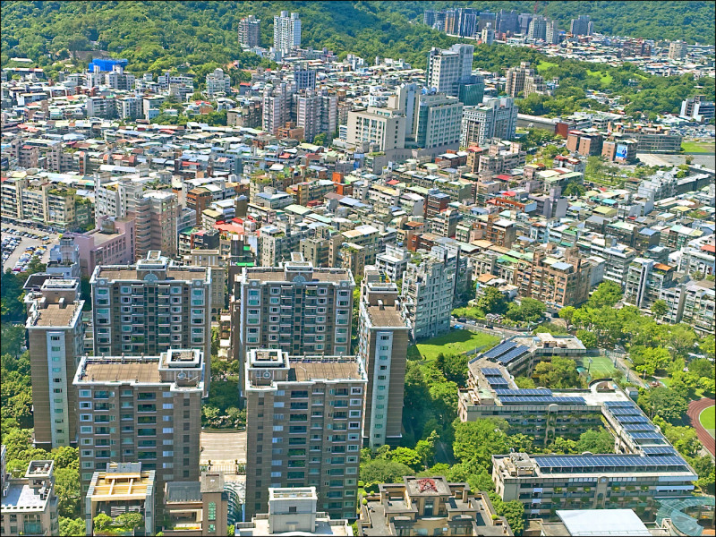 房市買氣冷了三個季度，部分代銷業者又開始祭出各項宣傳花招，尤其直攻民眾最有感的關鍵字「降價」，吸引買方。圖為示意圖。（資料照）
