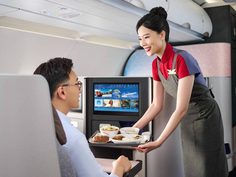 華航與台積電合作「企業商務旅行SAF減碳計畫」。（華航提供）