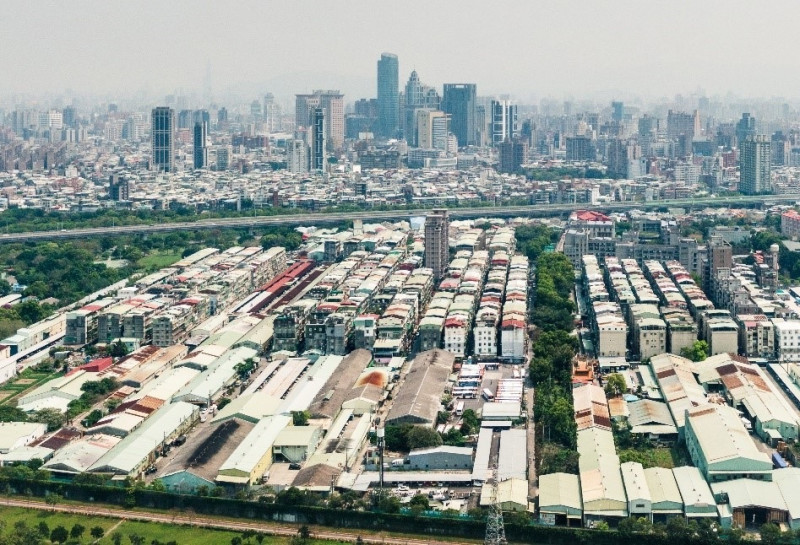 新北市板橋浮洲地區現況房屋老舊，市府推出「浮洲都市計畫通盤檢討案」，5月27日經內政部都市計畫委員會小組審議審議通過。圖為浮洲區現況。（新北市城鄉局提供）