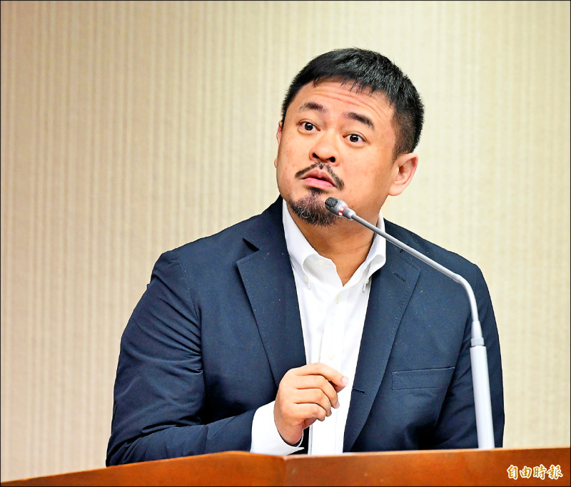 勞動部長洪申翰強調，目前勞保基金水位仍維持上兆元規模，勞工朋友不用擔心。 （記者羅沛德攝）